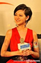 高清组图：大S短发红裙出席代言 新造型成熟优雅