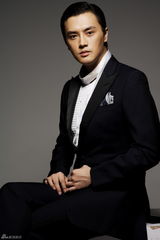 高清图集：刘晓虎复古写真曝光 帅总裁展现成熟魅力