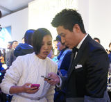 组图：陆毅助阵中国时装周 英伦西装显时尚魅力