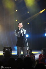 组图：湖南卫视春晚 刘欢压轴龚琳娜神曲再现