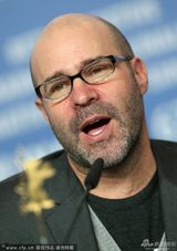 组图：《副作用》发布 裘德-洛与玛拉暧昧热聊