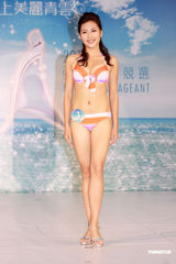 高清组图：亚姐出席竞选活动 比基尼泳衣秀身段