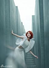 组图：杨丞琳写真化身温柔天使 薄纱隐秀美肩