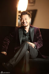 组图：黄海波最新杂志大片 慵懒诠释好男人