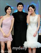 组图：金贤重宣传新剧《感激时代》左拥右抱