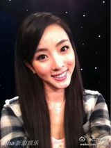 组图：李思思生活照曝光 一改春晚范儿变萌少女