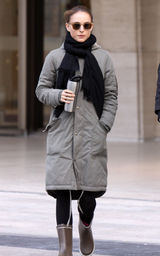 高清组图：《黑天鹅》纽约热拍 波特曼街头随性表演