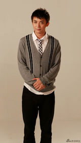 组图：《爱情公寓3》悲催律师李佳航定妆照