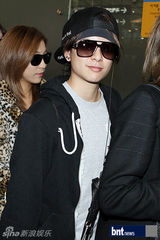 组图：SJ少女时代f(x)等赴新加坡准备家族巡演