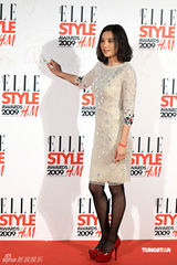 高清图：徐静蕾牵手黄立行 《杜拉拉》未映先拿奖