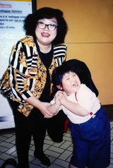 组图：沈殿霞逝世五周年 经典旧照忆肥肥