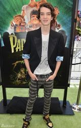 组图：《超凡的诺曼》首映 安娜和莱斯利美艳PK