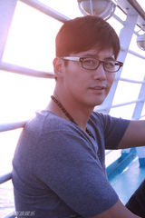 组图：于晓光推出游轮写真 阳光笑容温暖十足