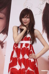 组图：王心凌新专辑预购签唱 好友贺军翔到场支持