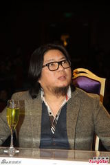 组图：刘谦胡子造型做评委 春晚有望携手郎朗