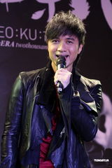 组图：古巨基三年磨一剑再发声 张柏芝令其请客