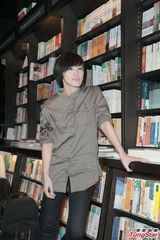 组图：何韵诗黄耀明亮相座谈会 大谈乐坛与工作