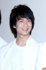 幻灯：新七小福带伤出席慈善表演 大跳新版NOBODY 