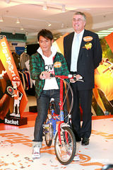 幻灯图：古天乐笑言身材不输模特 被女模视为偶像