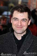 高清组图：《我们巨大的绝望》首映 女星Guenes粉嫩 