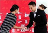 组图：梁朝伟章子怡韩国出席电影节发布会