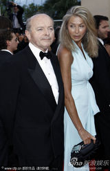 幻灯图集：《毒太阳2》首映 乔沃维奇拼接礼服耀眼