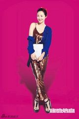 组图：江一燕携手登数码杂志 红裙难掩森女气质