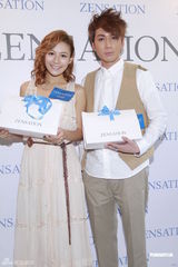 组图：江若琳白衣亮相秀性感 爱漂亮保养有方