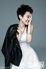 组图：许晴时尚大片造型混搭 干练短发妆容精致