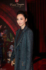 组图：吴佩慈帅气亮相水舞间 坦言好秀百看不腻