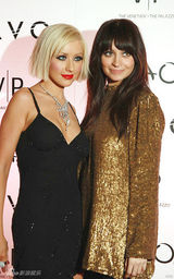 幻灯图集：克里斯蒂娜和妮可-里奇新年美艳PK