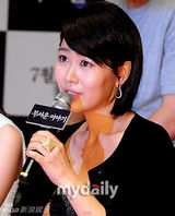 组图：南宝拉金智英等出席新片《恐怖故事》首映