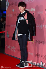 组图：张根硕李玹雨等为《优雅的谎言》站台