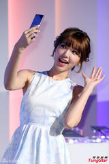 组图：郭雪芙与SJ希澈不避嫌 大呼对方是老公