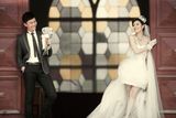 组图：江若琳王浩信合作婚纱写真 尽显浪漫甜美