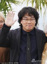 组图：韩国导演首做评委 奉俊昊率“金摄影机”奖评审现身