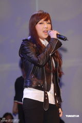 高清图：张智霖等齐聚音乐汇展颁奖 容祖儿夺九奖