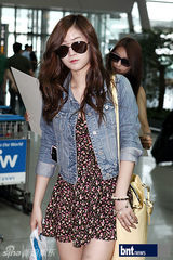 组图：韩团SISTAR与MBLAQ亮相机场赴美演出