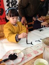 组图：叶一茜带森蝶学书法 网友赞小才女