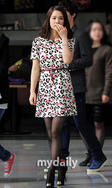 组图：金贤珠宣传《亮晶晶》 有天弟弟全程微笑