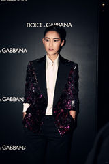 组图：陈燃“男人装”亮相 别样妩媚彰显个性