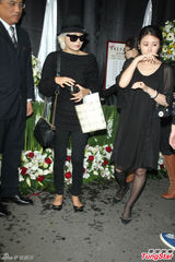 组图：高凌风公祭好友送行 儿子盼争产风波平息