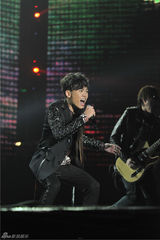 组图：中国好声音南宁巡演激情放歌 引万人合唱