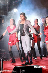 组图：郭富城玩转广东道 自称高空唱歌很浪漫 