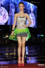 组图：蔡依林新歌MV街头首播 七夕节忙于工作