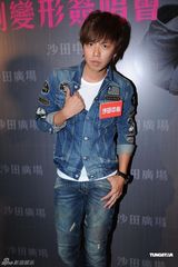 组图：黄鸿升香港会歌迷 与粉丝近距离接触