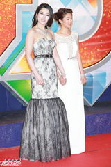 组图：苟芸慧别致纱裙亮相TVB颁奖红毯晒美胸