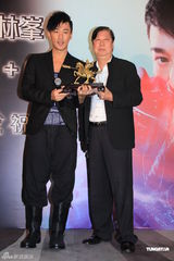组图：林峰大碟斩获四白金成绩 明年底再开个演