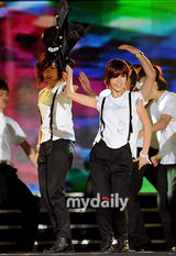 组图：东方神起少女时代等齐聚韩流演唱会