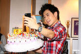 组图：林志颖与粉丝共度生日 获赠生日蛋糕